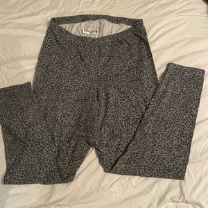 OLD NAVY Leopard leggings XL. EUC worn once